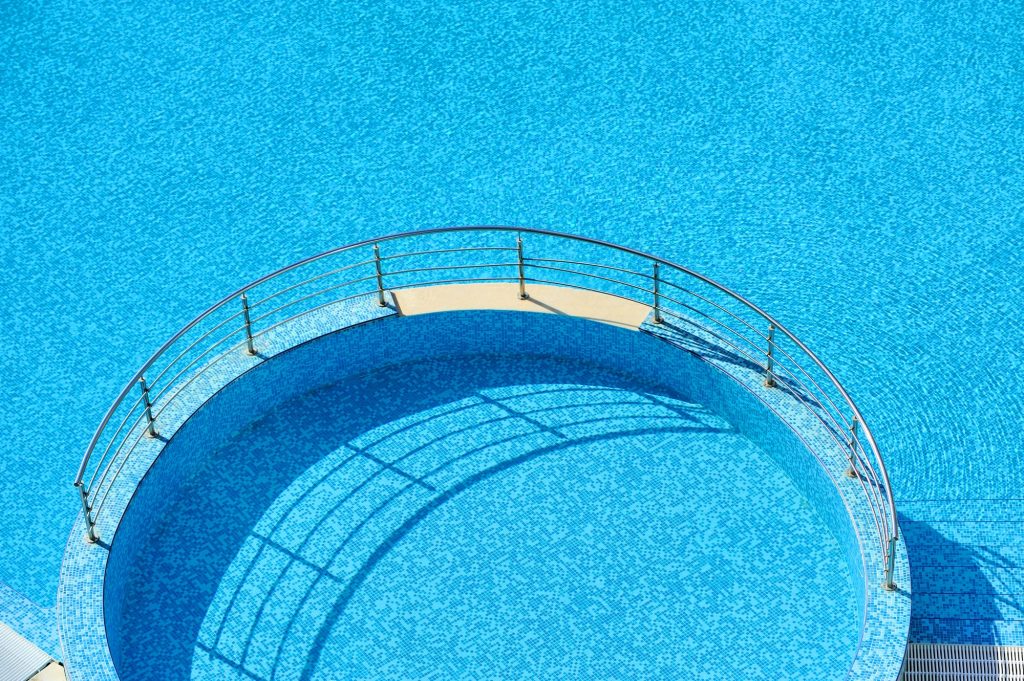 swimmingpool priser